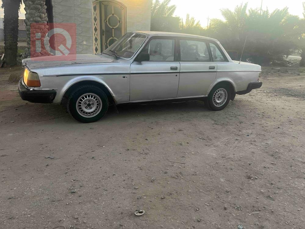 فولفو 240
